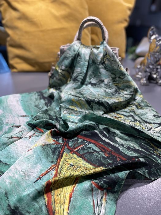 Дамски сатенен шал