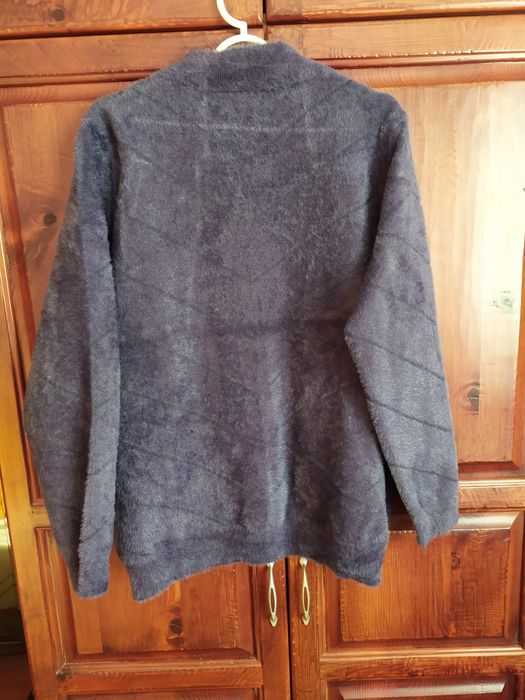 Чисто нова тъмно лилава жилетка мъхеста