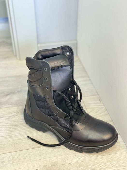 Продам берцы 42 р летние новые