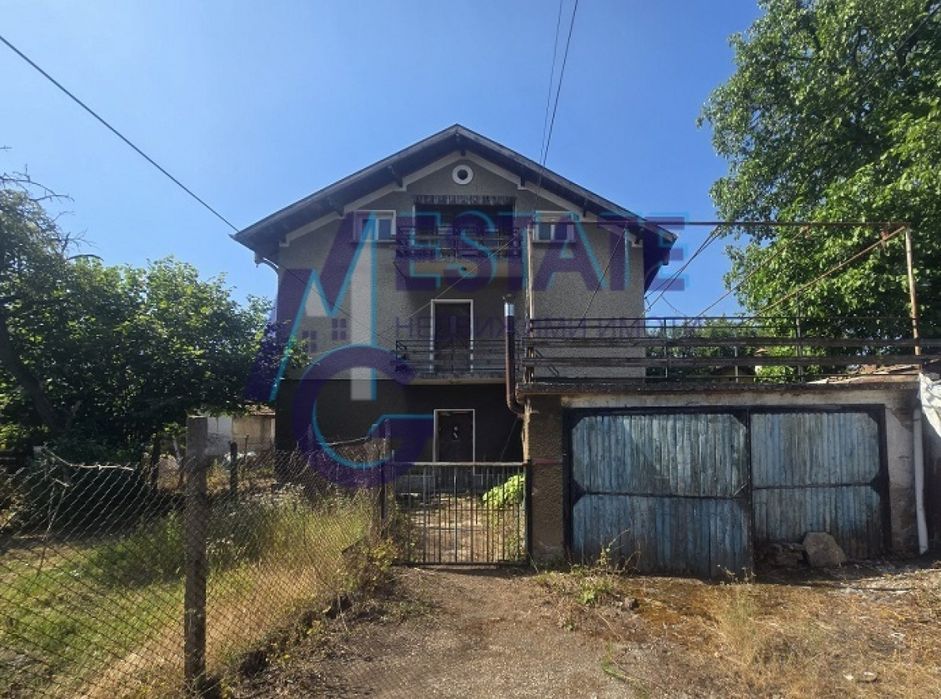 Масивна двуетажна къща гр Нови Искър