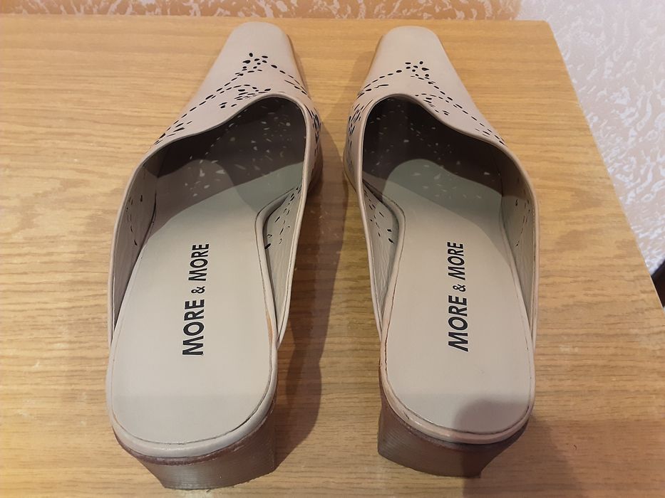 Дамски затворени обувки и чехли