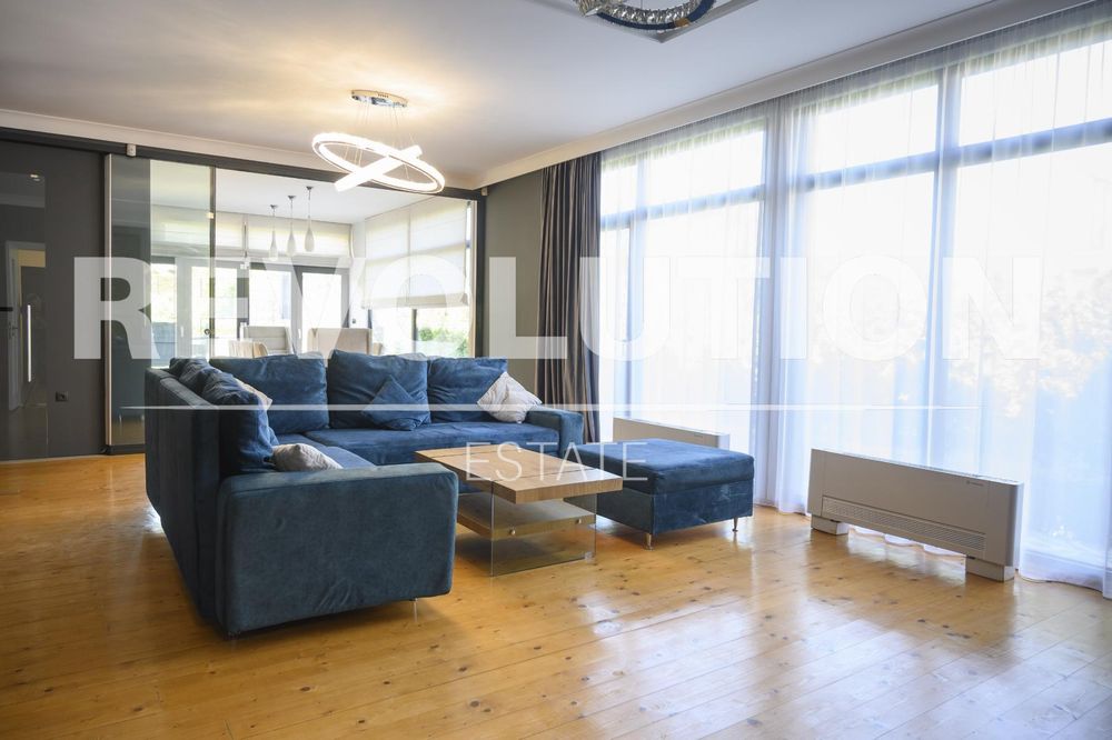 Дава се под наем Къща в Варна, м-т Траката - 320 кв.м за 5000 € - Снимка #1