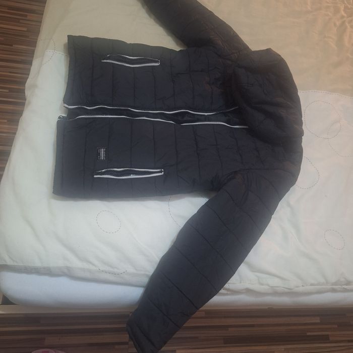 Geaca groasa de zapada neagra cu gluga