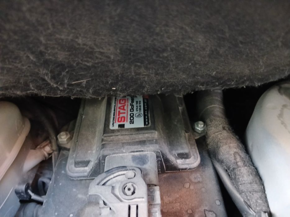 Kia Carens 2005 г.2000 -140 к.с