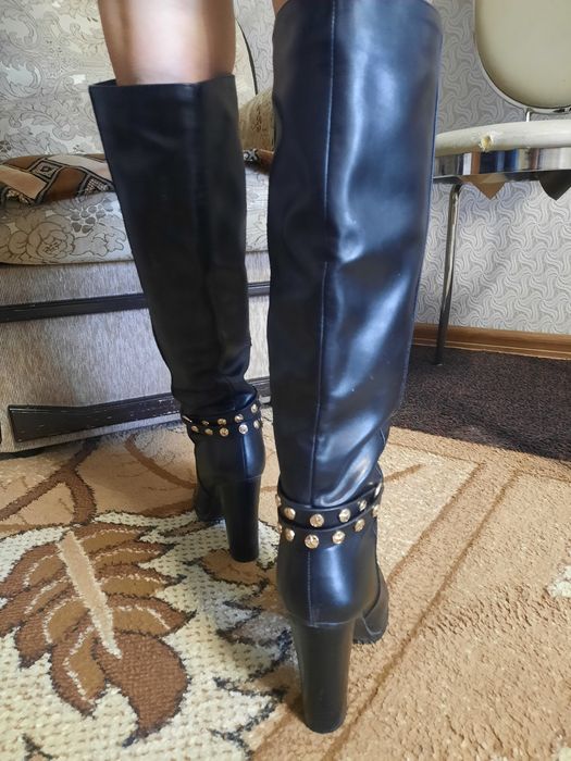 Продам Сапоги женские