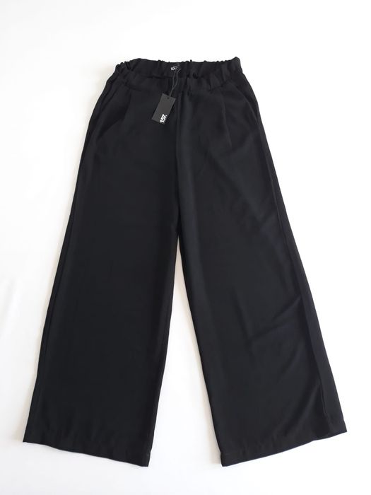 Pantaloni largi cu talie înaltă
