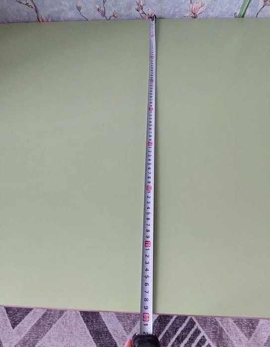 Продам обеденный стол и 4 табуретки