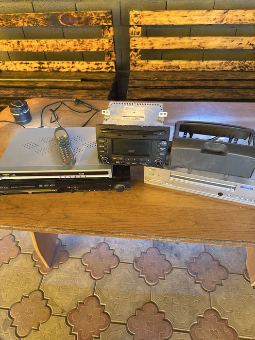 Продам головное на Kia Sportage и плееры