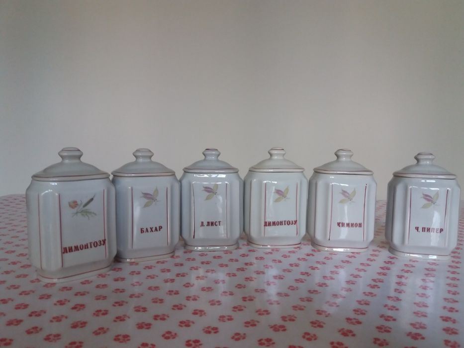 Ретро сервизи за подправки.