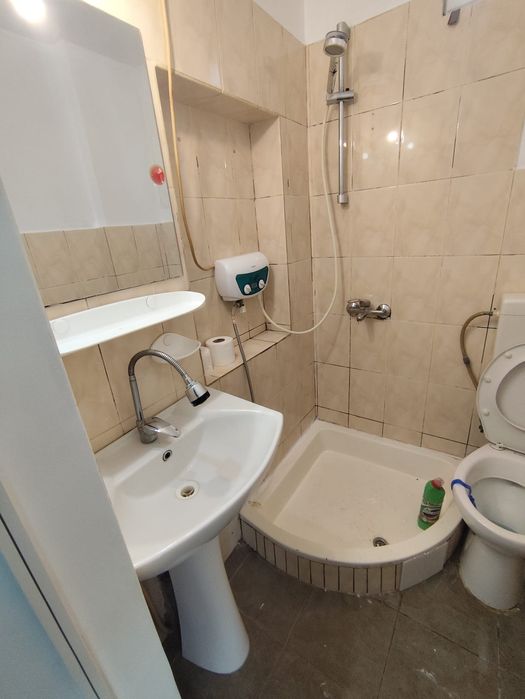 Proprietar vând apartamente cu 1 camera la parter in Grădiște la 2 minute de principală!