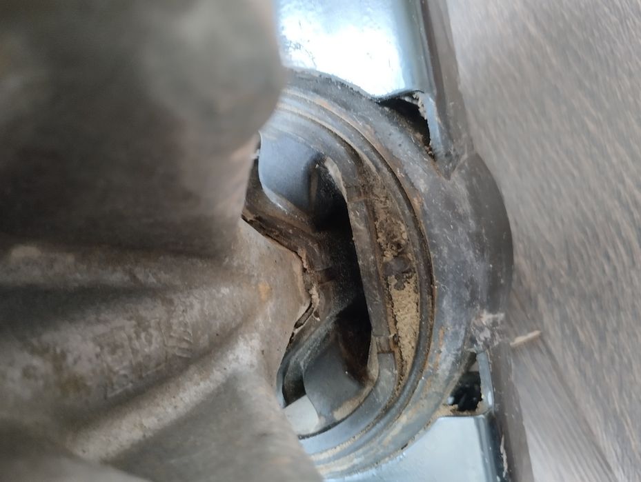 Запчасти Подушка КОБАЛТ ЧЕВРАЛЕТ левый б/у