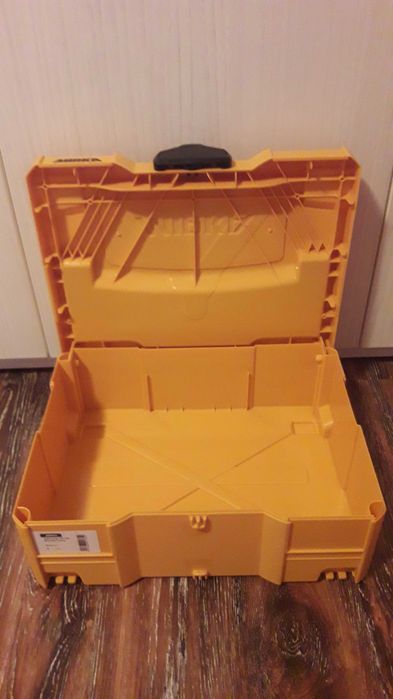 Куфар за машини Мирка