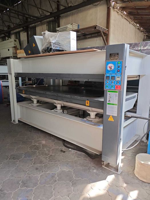 Пресс маслянный.мебельный горячего прессования 1300 на 3000мм