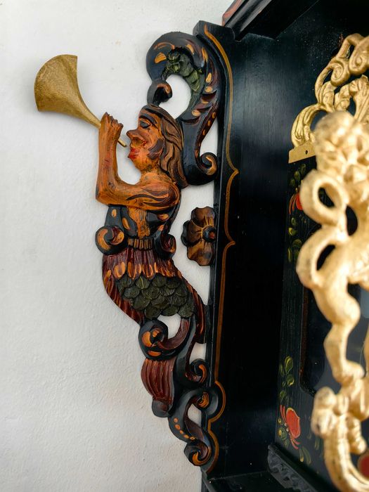 ceas de perete FRANZ HERMLE,cu greutati,cu sirene sculptate