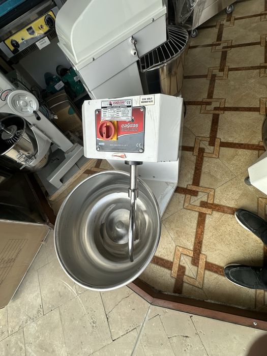 Тесто мешалка 25-кг новый