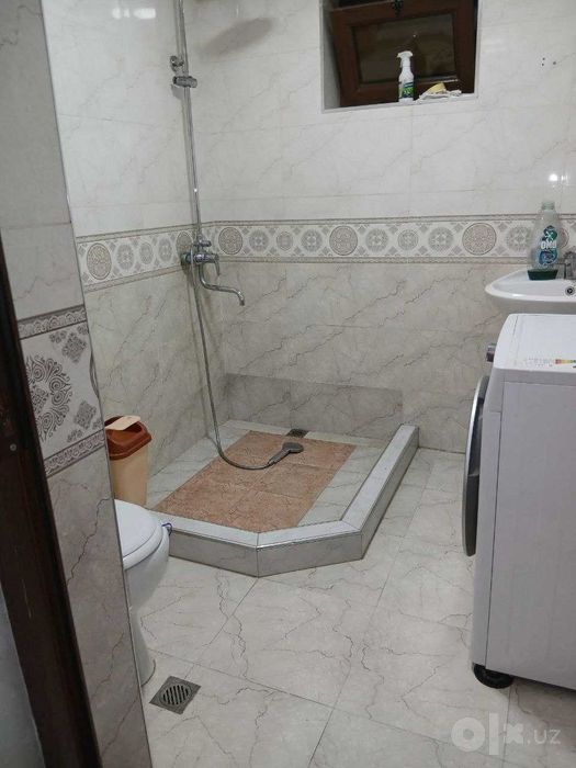 Uy hovli sotiladi