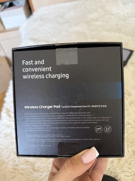 Безжично зарядно Samsung Wireless Charger Pad, Black