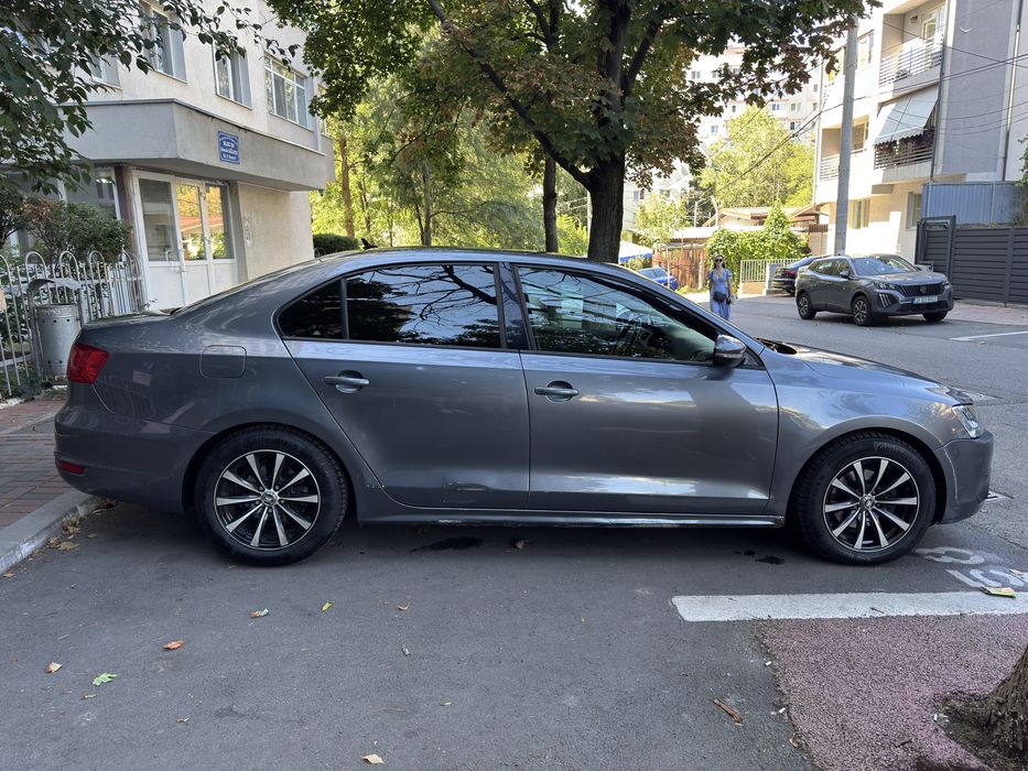 Volkswagen Jetta 2013 | 1.6 TDI | Manuală | multe investitii recente | 3100€