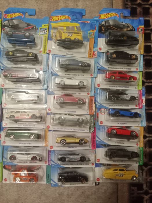 Продам машинки в упаковке