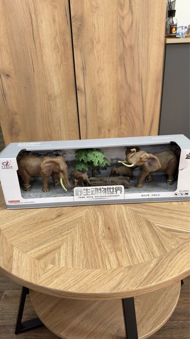 Игрушки , животные , динозавры