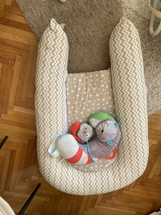 Беешко гнездо и калъфка tummy time