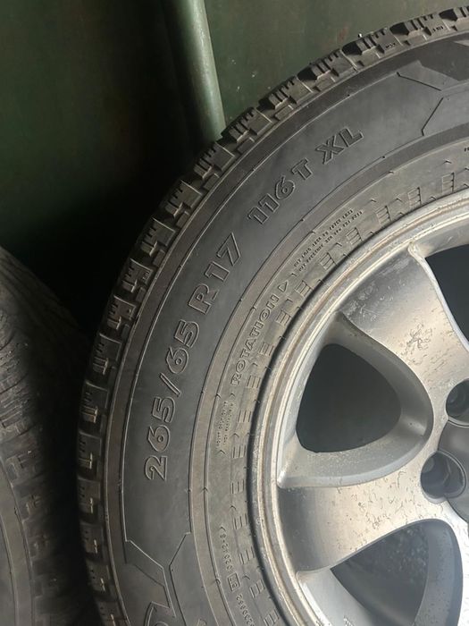 Срочно продам зимние шины