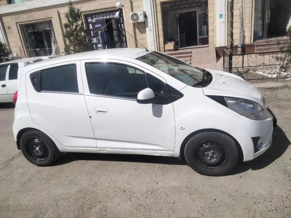 Spark yili 2013 probegi 2,5