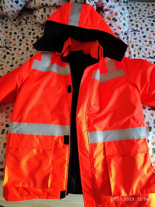 Jacheta impermeabila antistatica ignifuga si antichimica