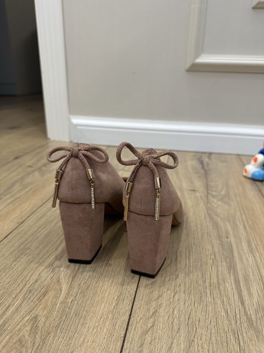 Женские туфли нарядные