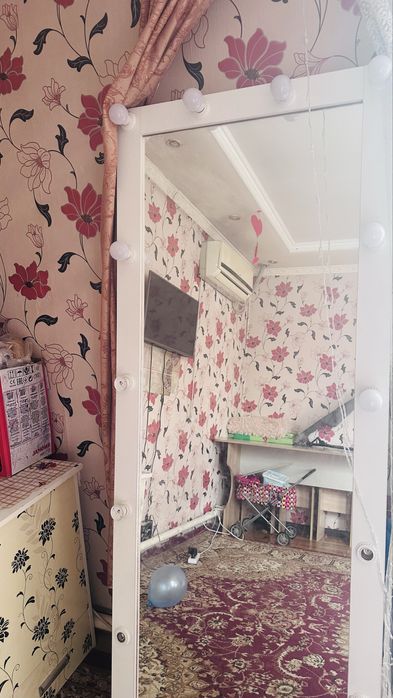 Наплтное зеркало с подсветками