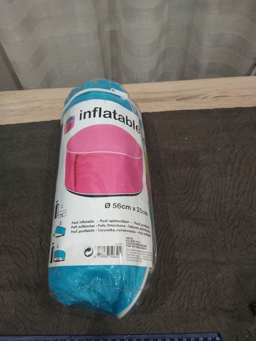 Страхотен Надуваем пуф.