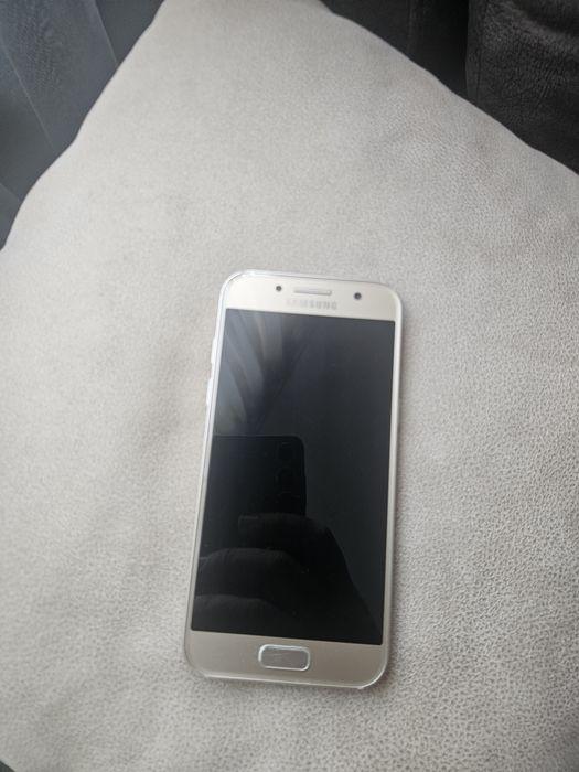 Телефон Samsung Galaxy A3 2017