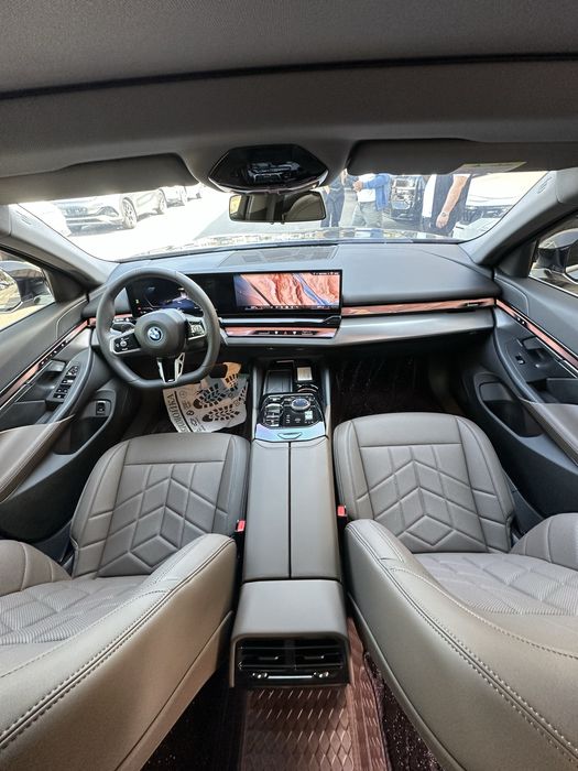 BMW i5 35L eDrive 2025 с пробегом