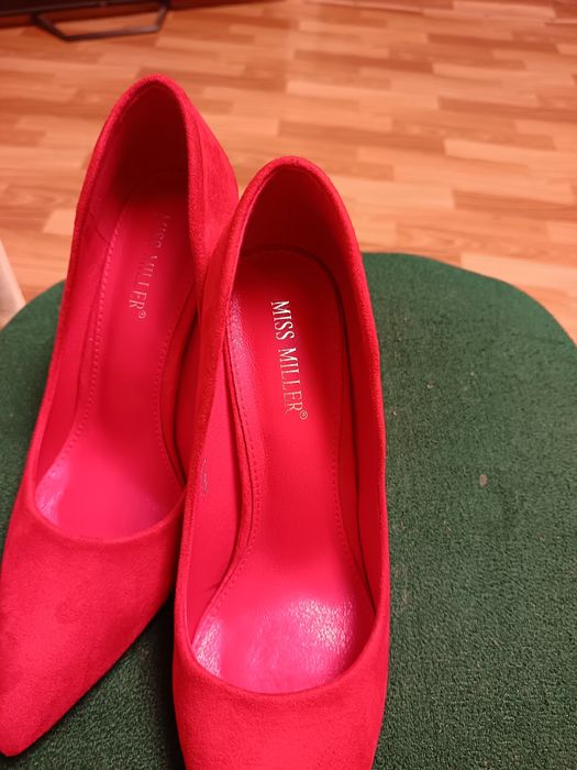 Прадоются красивые туфли