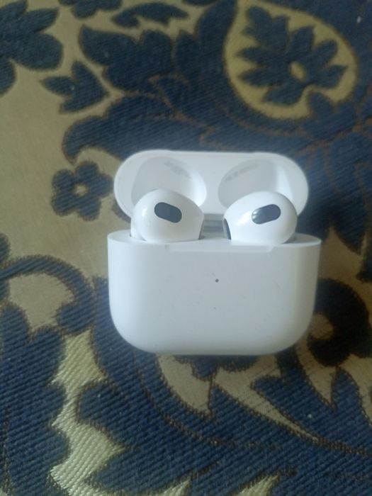 Продам оригинальные airpods3