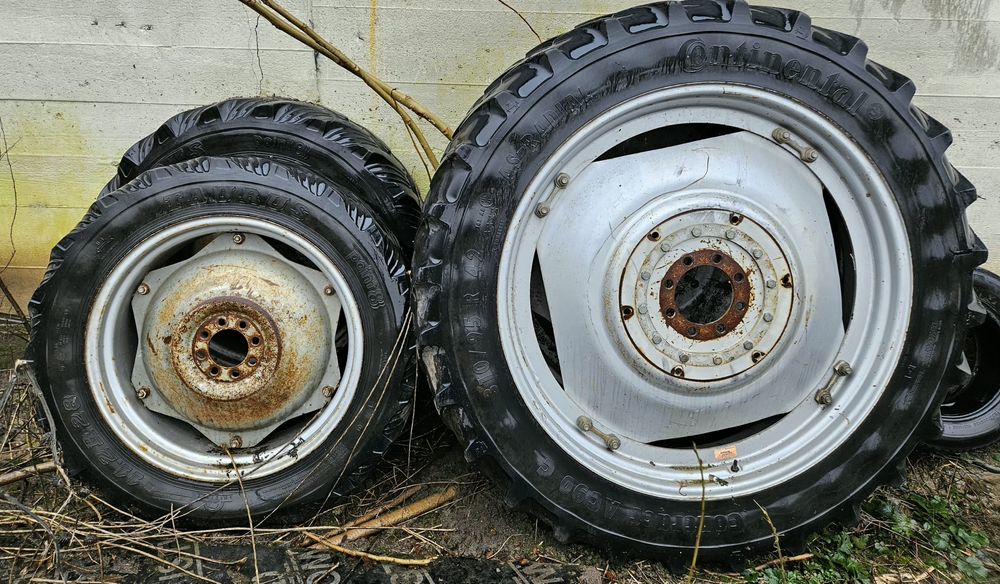 Vând set roți înguste pentru tractor