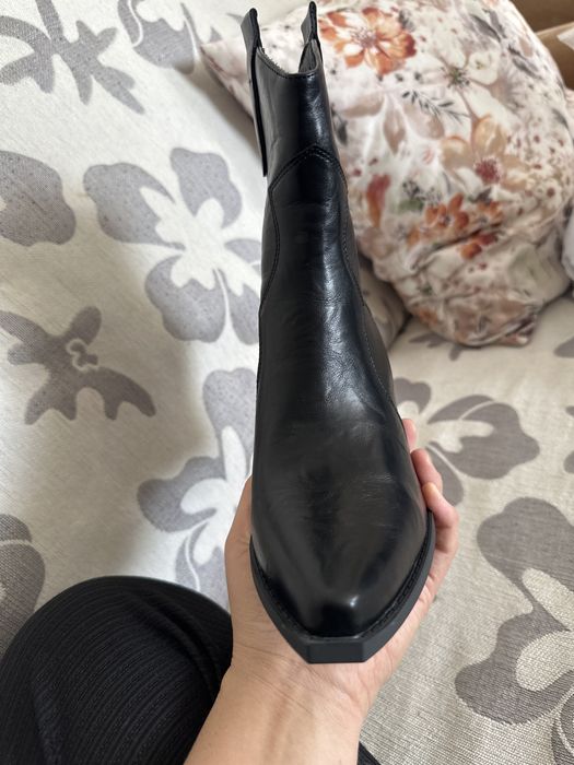 Продам ботильоны новые. На ро 37-38