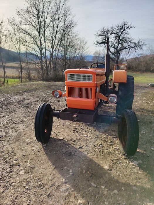 Vând tractor Fiat 670