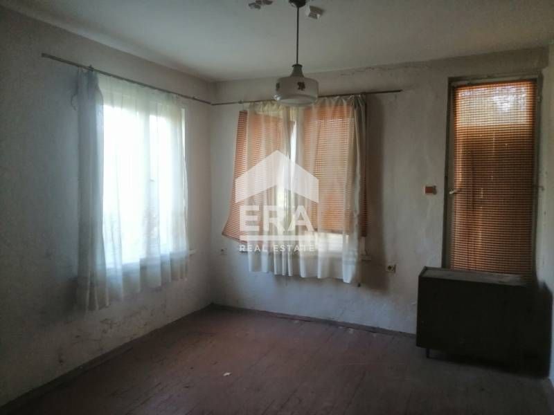 ЕКСКЛУЗИВНО! Етаж от къща в с. Берсин, Кюстендилска област