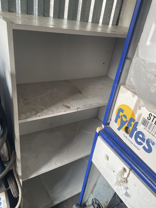 Продам столы и полки