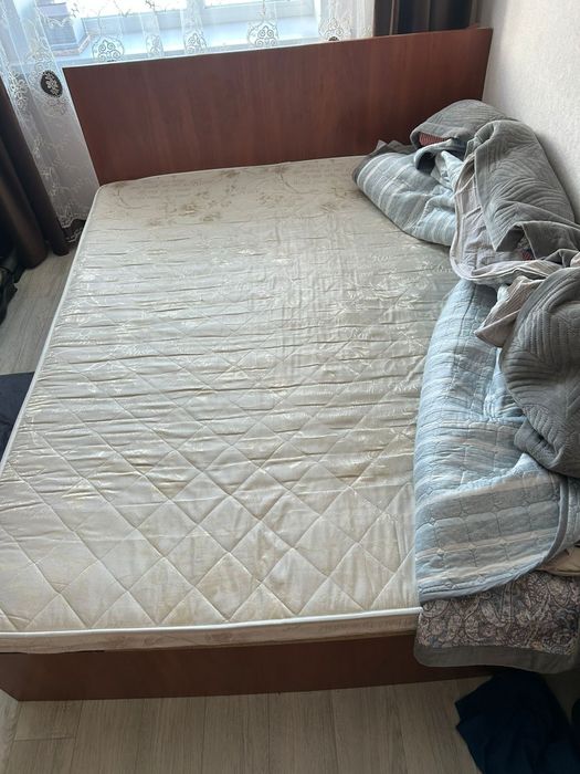 Кровать двух спала