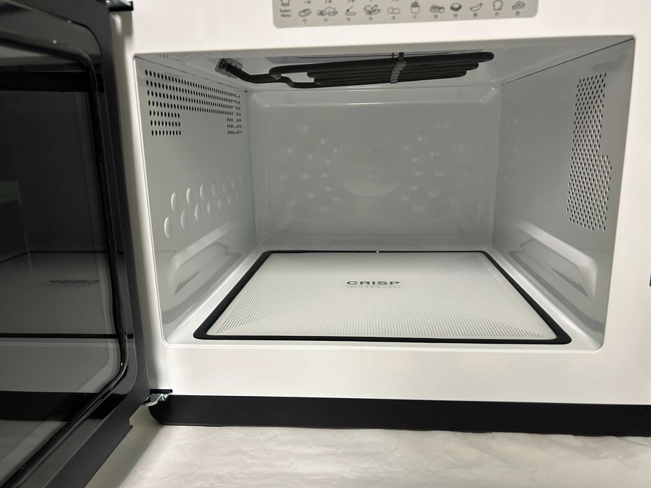 Микровълнова фурна Bauknecht ExtraSpace Crisp MW 427 SL (С транспортен дефект)