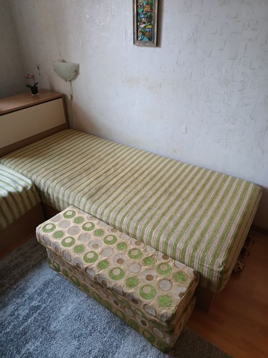 Продавам ъглови легла.