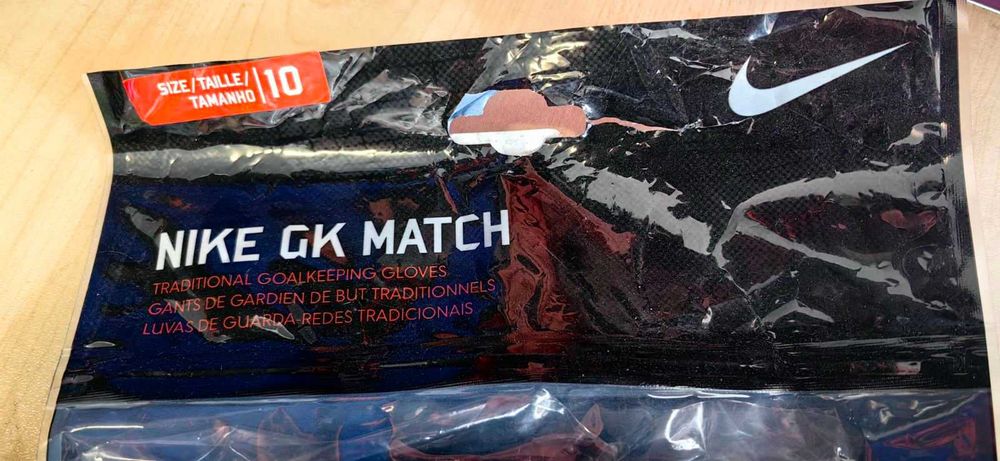 Футболни ръкавици