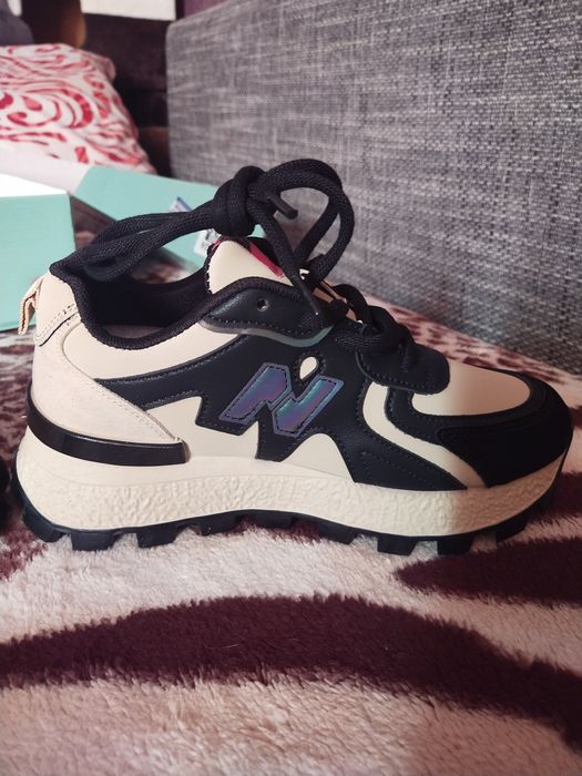 Кросовки новые за 10 000