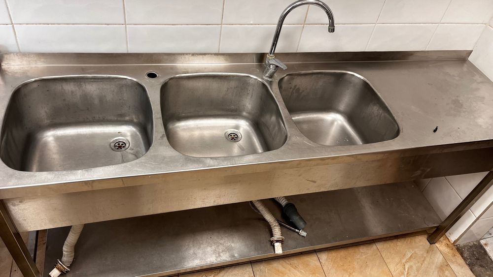 Професионална кухненска мивка от неръждавейка плюс шкаф