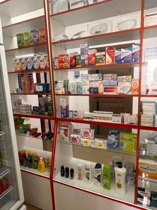 Витринный мебель для аптеки