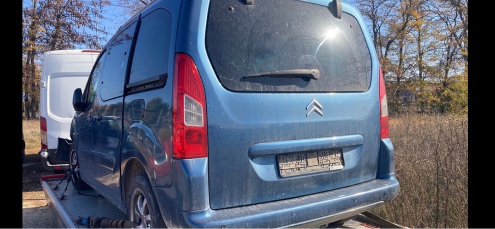 Продава се само на части Citroen Berlingo 1.6 hdi 2011 година