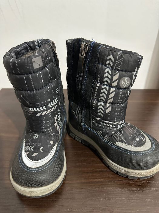 Продам детские зимние сапоги
