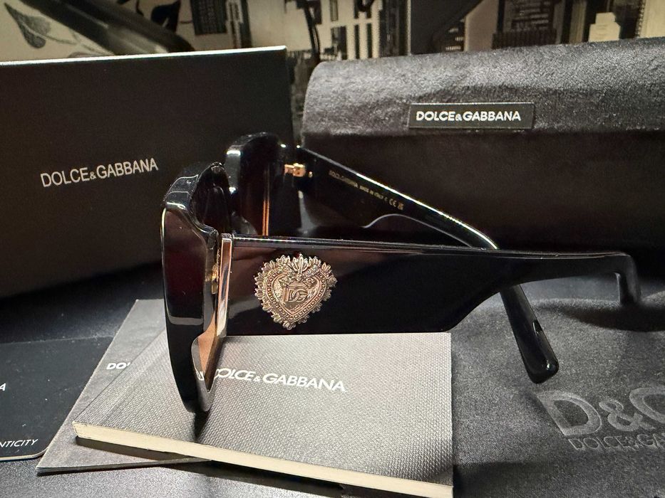 Ochelari Dolce&Gabbana – noi, cu toc si accesorii